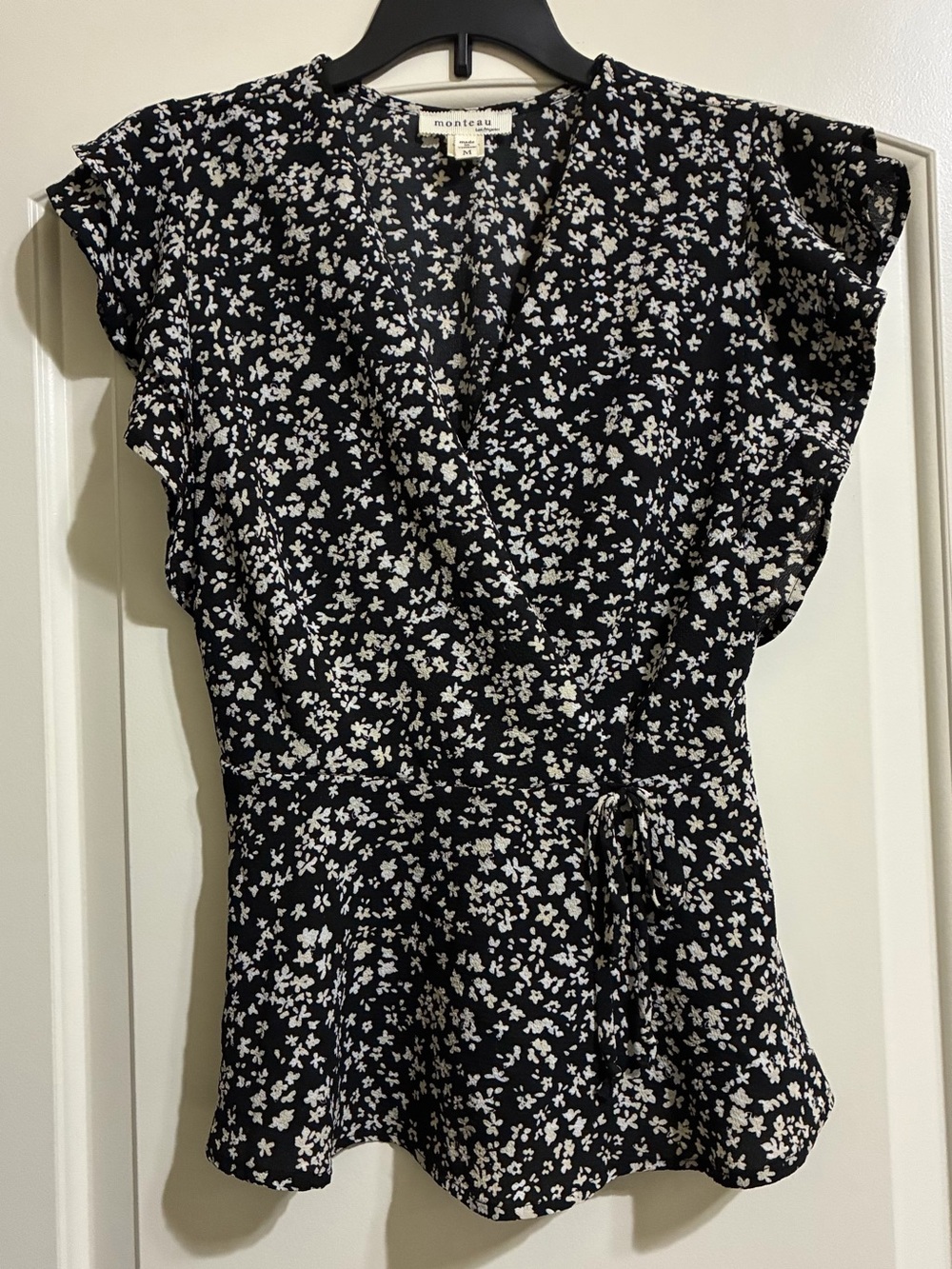 Monteau Black & White Floral Wrap Peplum Top Blouse Size Medium